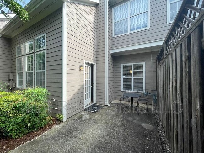 Building Photo - 61 Fulton St SE