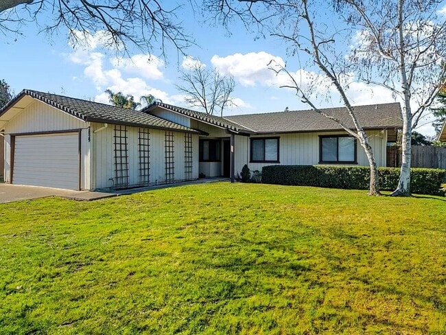 Building Photo - Ready To Go Recently Updated 3 Bedroom Single Story Home!!!