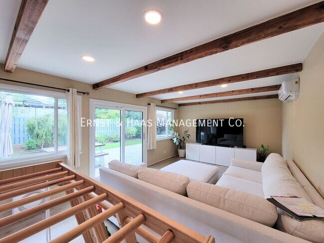 Building Photo - 2054 Pattiz Ave