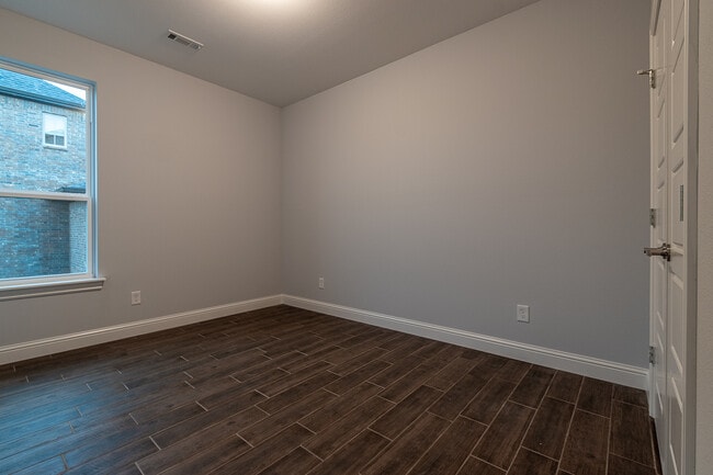 Building Photo - 1431 Water Way Dr