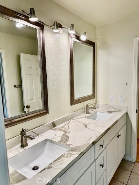 Building Photo - 26562 White Oaks Dr