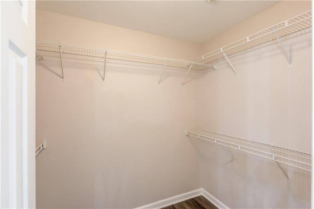 Building Photo - 3895 Kingsbrook Blvd