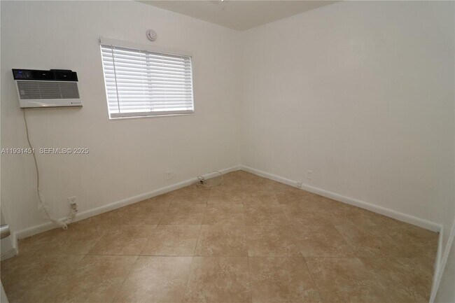 Building Photo - 1708 N 16th Ave