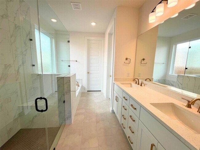 Building Photo - 401 Darley Oak Dr