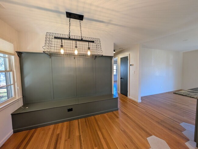 Building Photo - Great West Asheville Location!