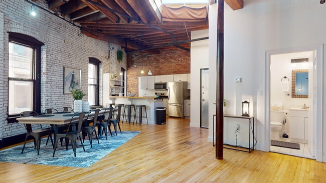 Building Photo - 19 Stanhope St