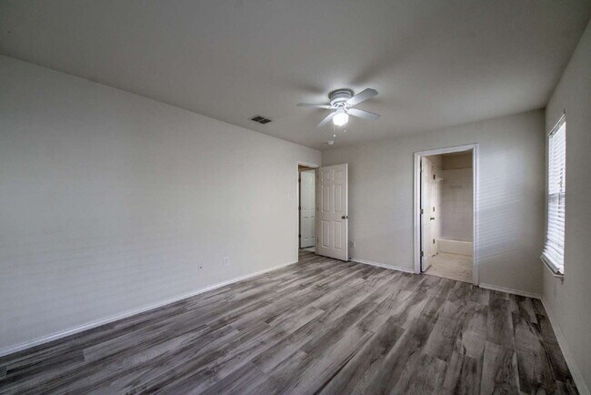 Building Photo - Charming 3-bedroom, 2-bathroom home in Wildhorse!
