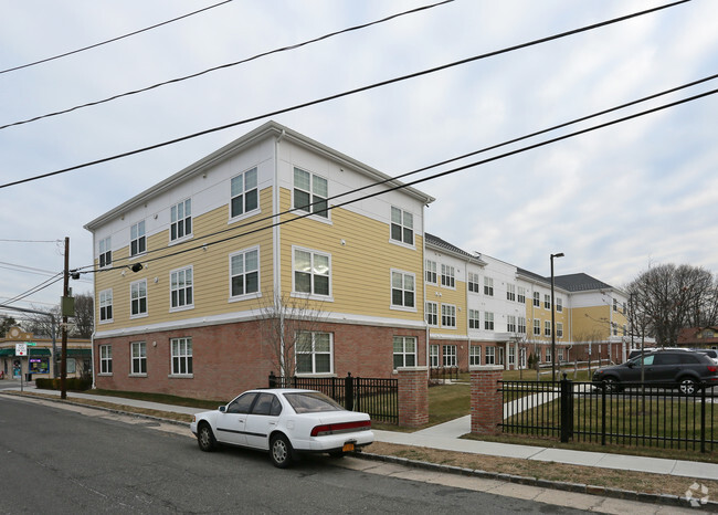 Building Photo - Cathedral Place