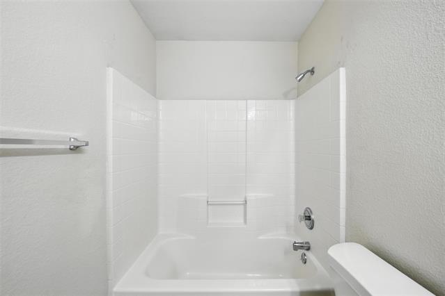 Building Photo - 5113 Raymond Dr