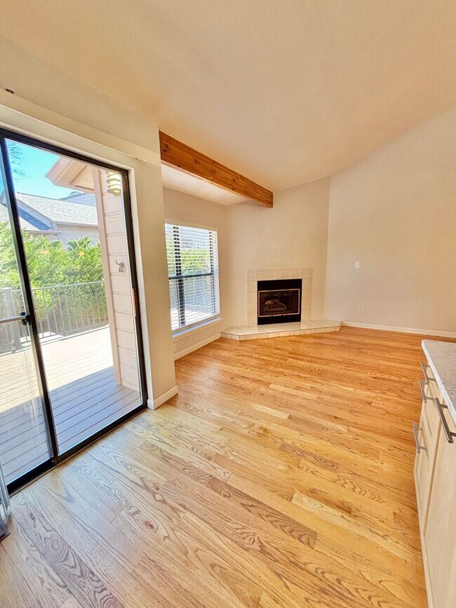 Building Photo - Spacious 3-Bedroom Condo in Prime Golden Location!! Available Now!!