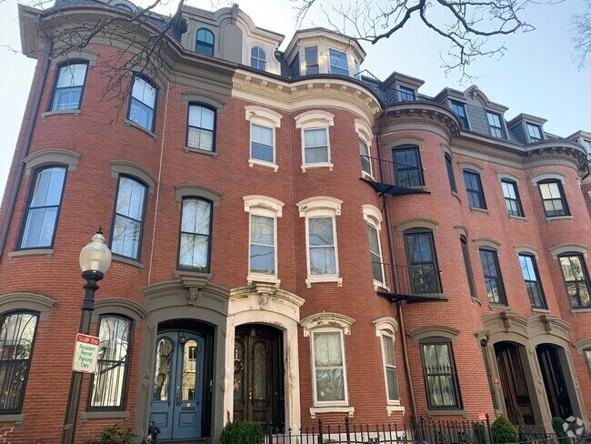 Building Photo - 6 Rutland Sq