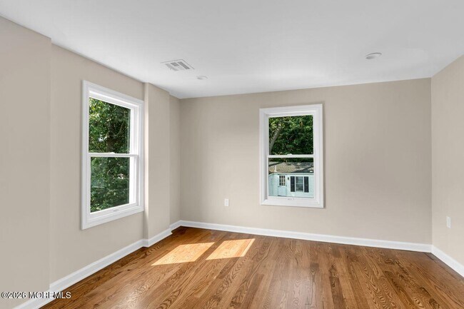 Building Photo - 18 Maple Ave