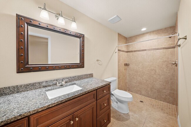 Building Photo - 2820-2824 SW 7th Pl