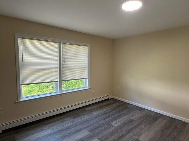 Building Photo - 22 Boyden St