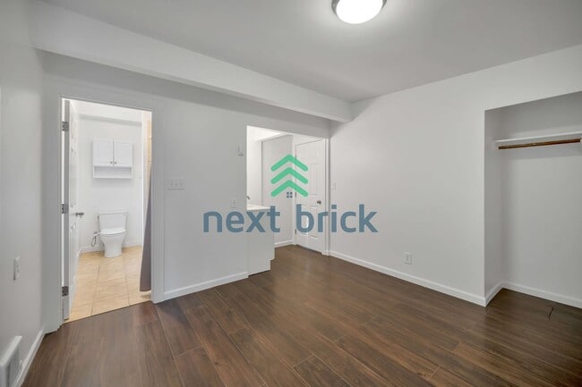 Building Photo - 2 Bed and 2 Bath Single Family is Availabl...