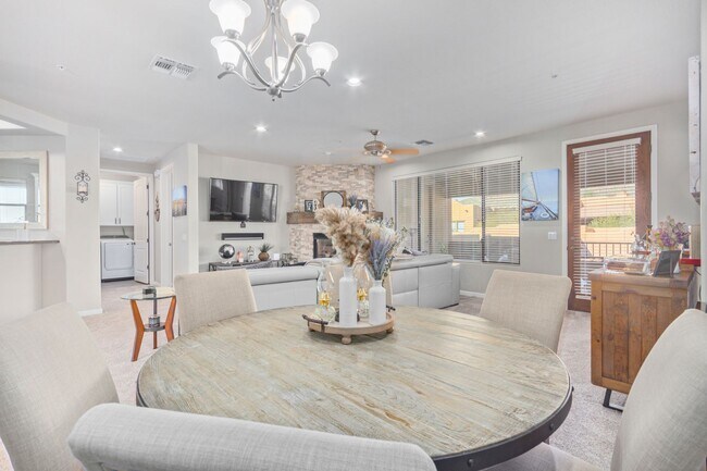 Building Photo - Beautiful Scottsdale townhome with perfect...