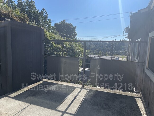 Building Photo - 2648 14th Ave W