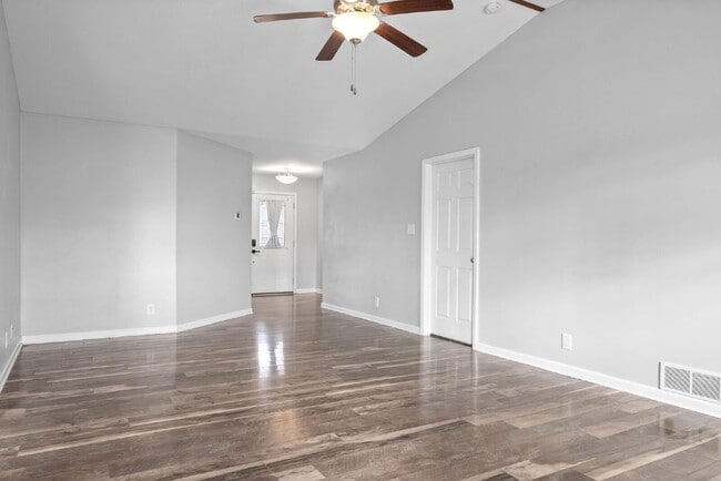 Building Photo - RANCH with huge, fenced yard on a corner lot!! Minutes to Fort Campbell, I-24, Clarksville, and a...