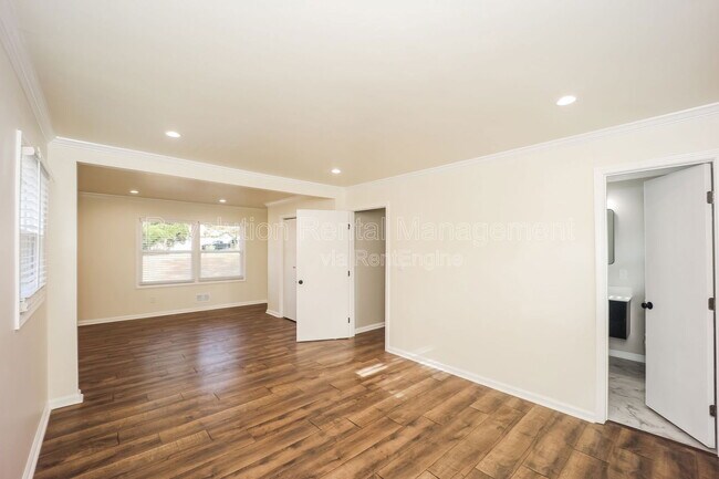 Building Photo - 3702 Chesapeake Way