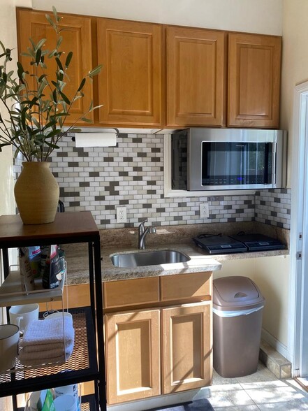 Kitchenette - 21555 Calle Monaco