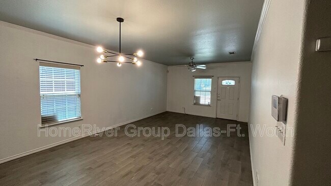Building Photo - 4814 Spring Ave