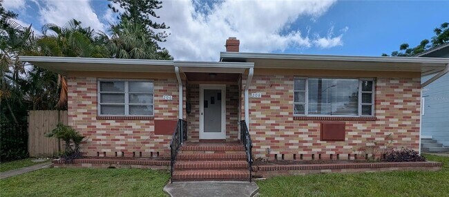 Building Photo - 206 12th Ave N