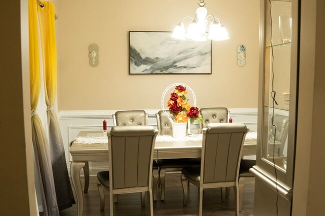 Building Photo - 3499 Henley St