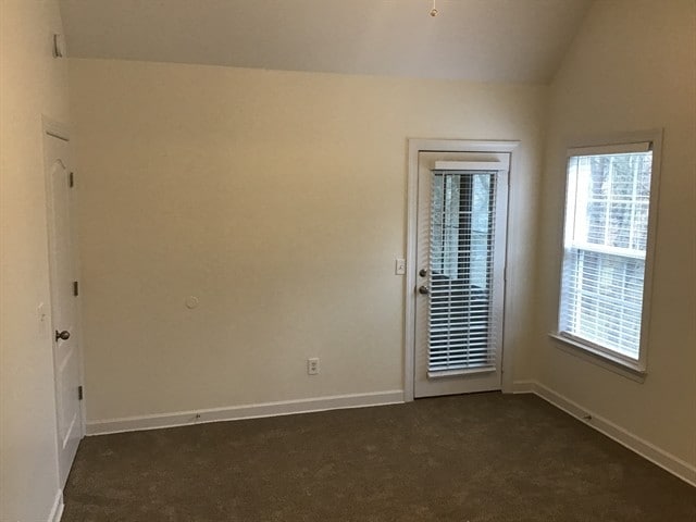 Building Photo - 560 Summit Way