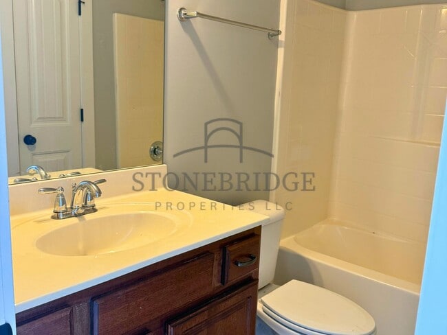 Building Photo - 2 bed, 2.5 bath townhome in Calera