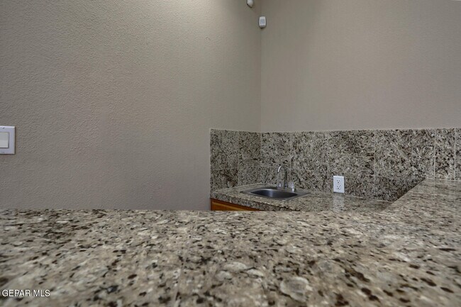 Building Photo - 6030 Laguna Vista Dr