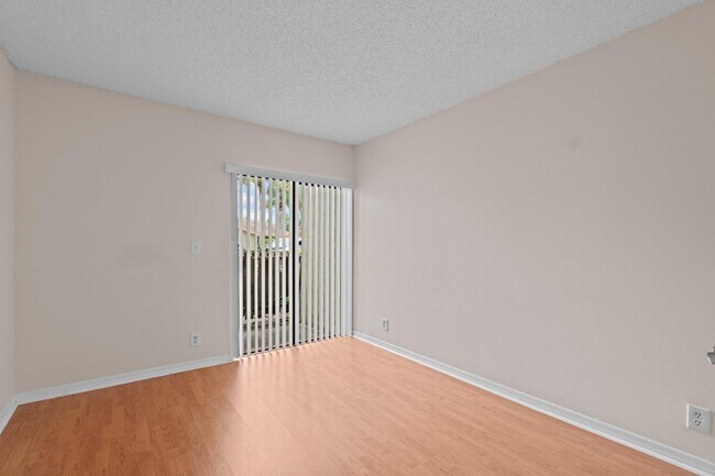 Building Photo - 5545 Courtyard Dr