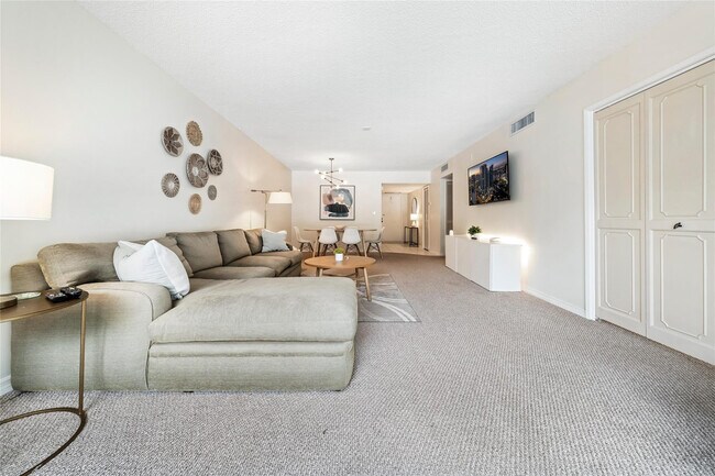 Building Photo - 3150 N Course Ln