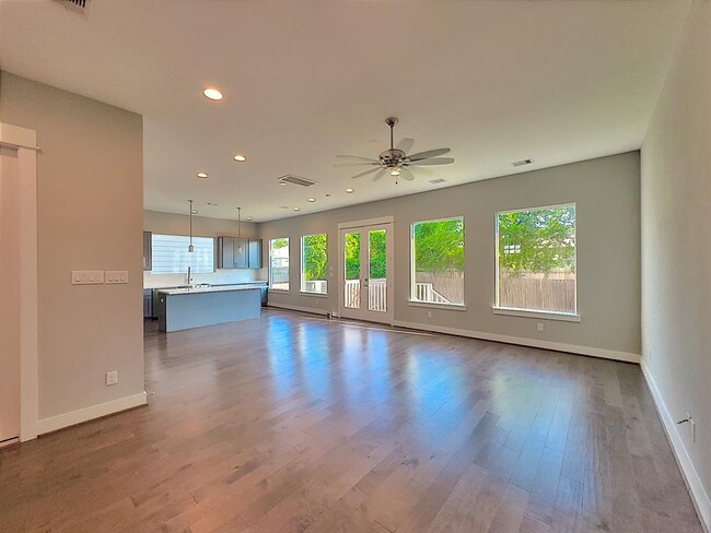 Building Photo - 418 Yale Oaks Ln