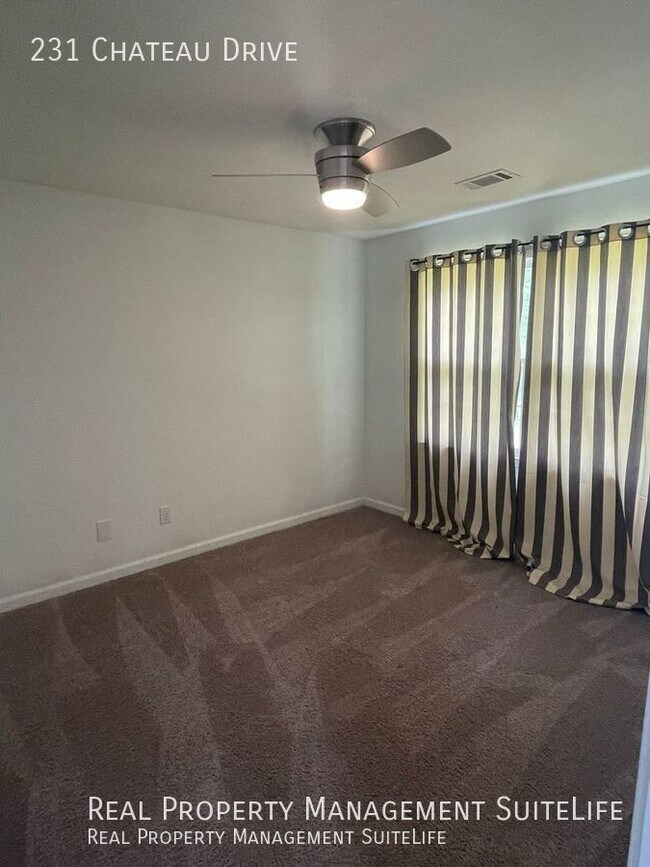 Building Photo - 231 Chateau Dr