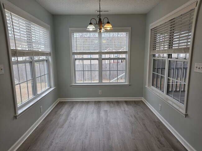 Building Photo - 104 Londonberry Ln