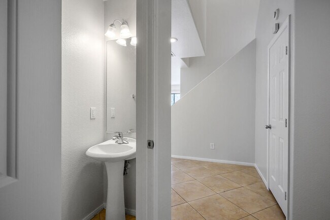 Building Photo - 853 Blushing Rose Pl
