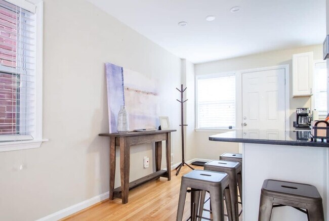 Building Photo - 601 N West St