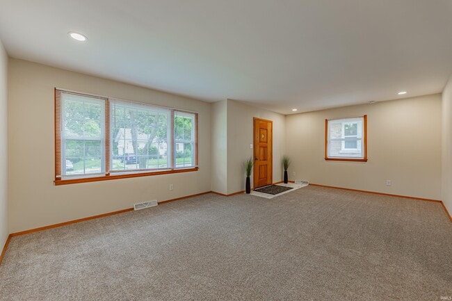 Building Photo - 812 S Cullen Ave