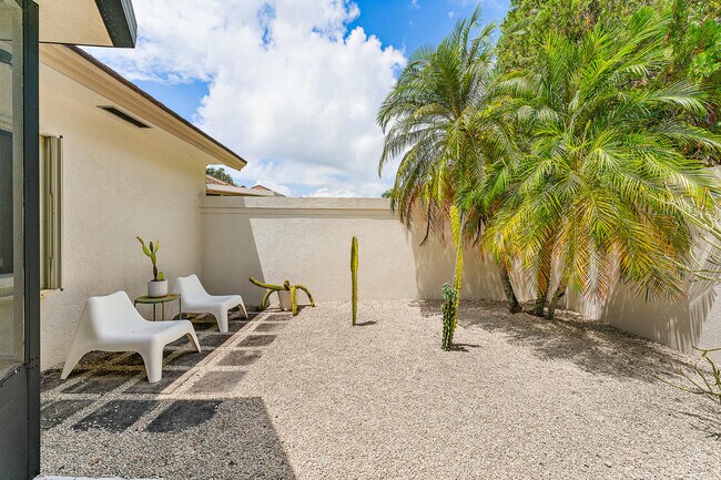 Building Photo - 125 Harbourside Cir