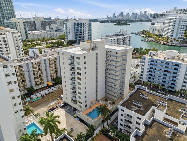 Building Photo - 1345 Lincoln Rd