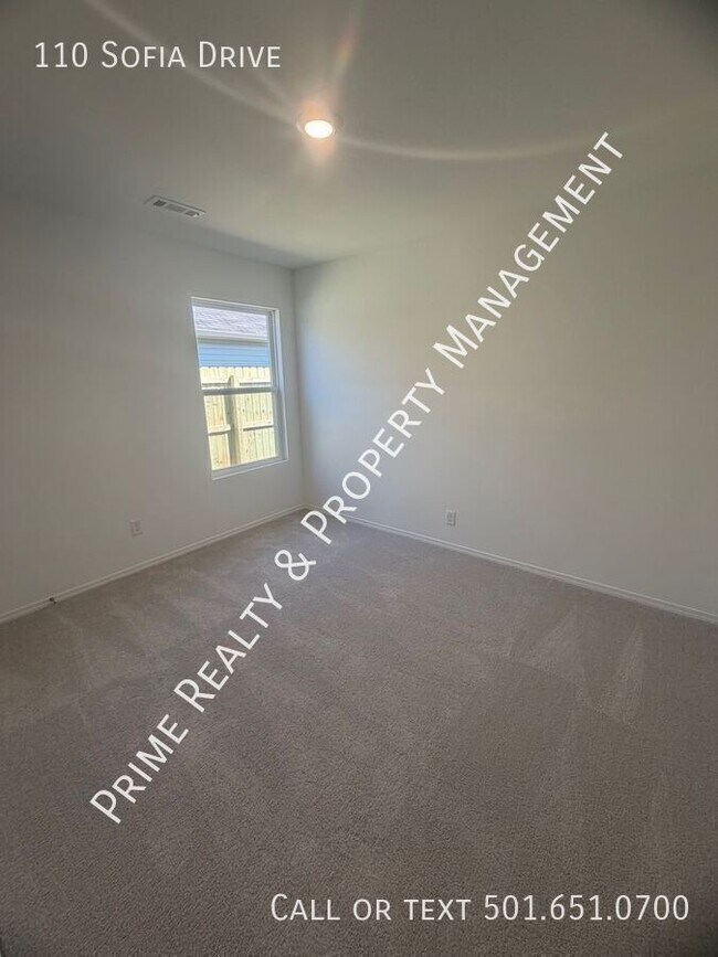 Building Photo - 110 Sofia Dr