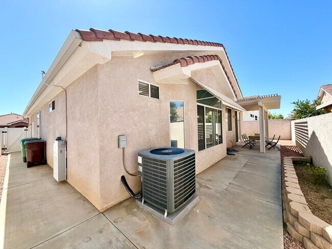 Building Photo - Beautiful 55+ Community 2 Bedroom + Den Home with INCLUDED Solar & Premium Amenities