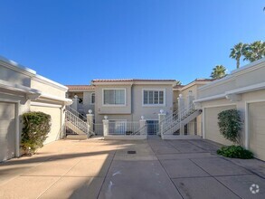 Building Photo - Beautiful corner unit in Lake San Marcos