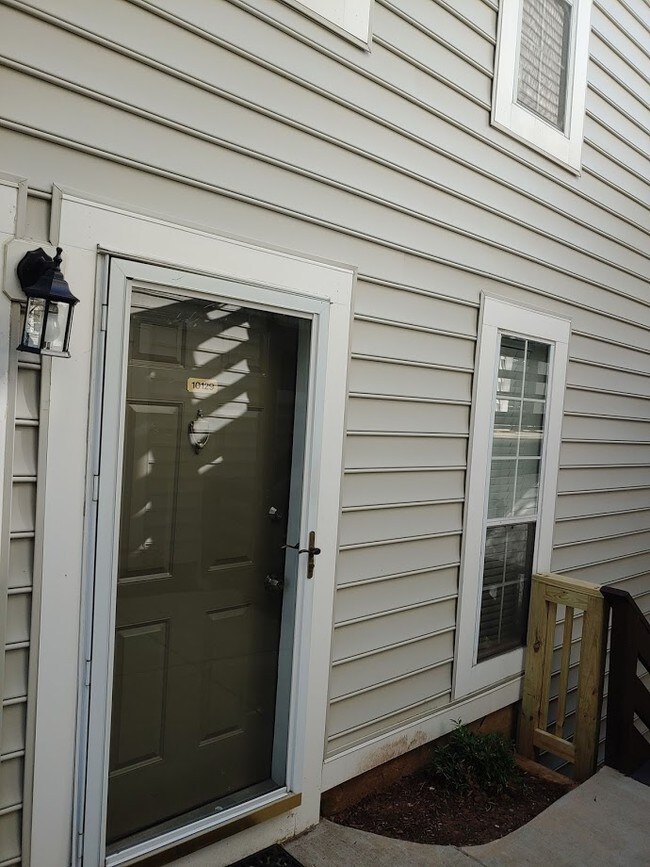 Building Photo - 10129 Oakton Terrace Rd