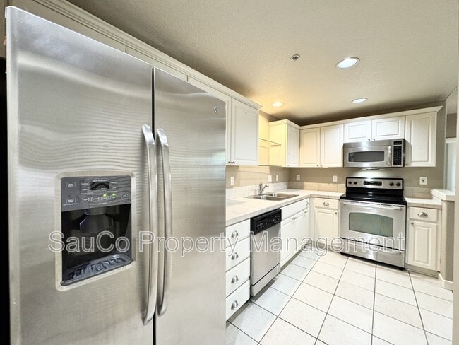 Building Photo - 616 NE Adwick Dr