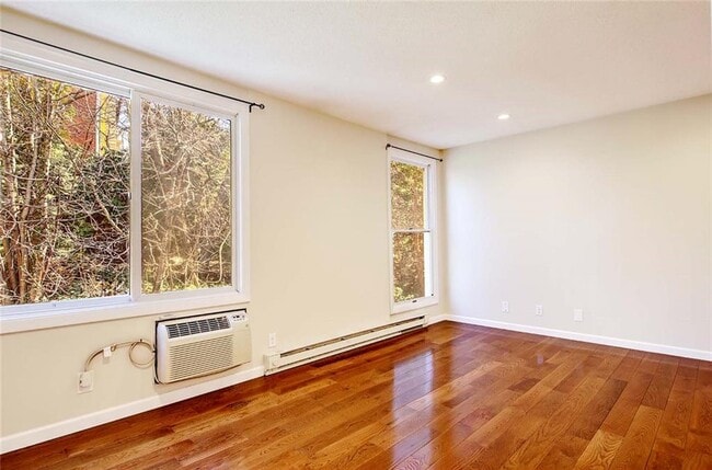 Building Photo - 274 S Main St