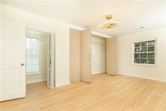 Building Photo - 200 W Paces Ferry Rd NW