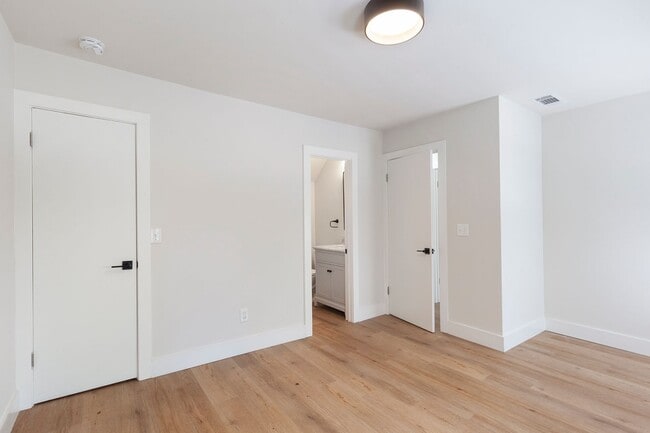 Building Photo - 3bd/3ba Home w/ Fully Fenced Backyard and Deck!