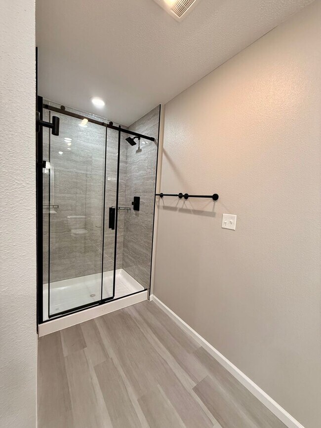 Building Photo - 1291-MF3-E