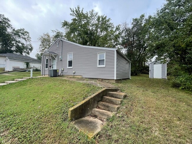 Building Photo - 3 Bed 1 Bath House for rent in Bowling Green, MO